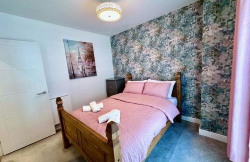 Spacious and Modern Entire Home with Garden - Foto 9