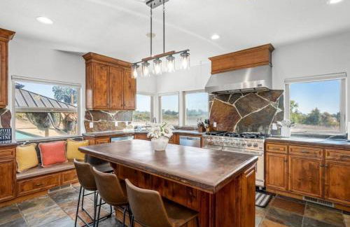 Luxury 4 Acre Estate - Pickleball, Pool, Hot Tub! - Foto 2