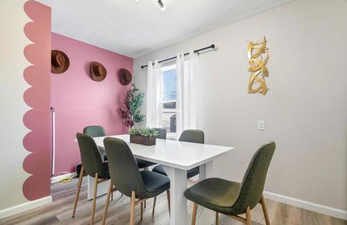 Game Room Retreat with Firepit and Gym, Sleeps 12 - Foto 18