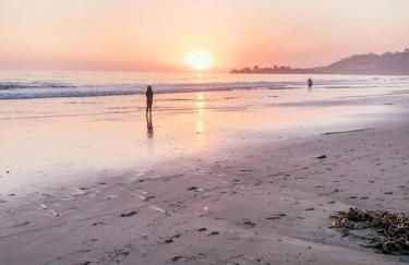 Cozy beach home walking distance from ocean - Foto 21