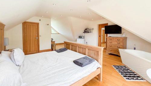 Highview House, Llandevaud - Foto 2