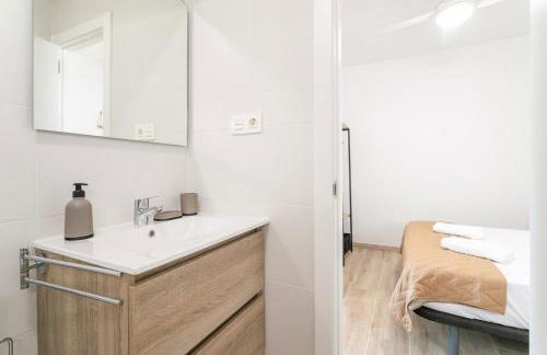 Modern and Stylish Apartment 2: Terrace and Pool - Foto 15