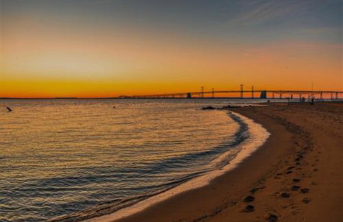 4BR House Mins to Downtown Annapolis with Firepit, Basement Bar, & Sleeps 12 - Foto 37