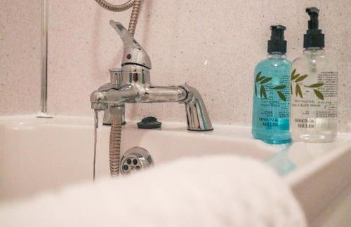 3Bedroom EnSuite SofaBed Sleeps upto 6 Contractors Families Long or Short Stay Free Parking WIFI - Foto 36