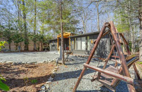 Near Lake and Trails Rustic Newland Cabin with Deck! - Foto 27