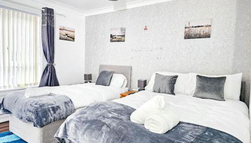 Manchester City Deluxe 4-Bed near Etihad Stadium & C0-0P Arena, Sleeps 9 - Foto 3