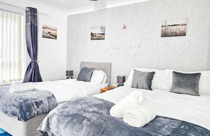 Manchester City Deluxe 4-Bed near Etihad Stadium & C0-0P Arena, Sleeps 9 - Foto 3