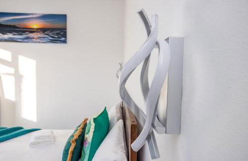 Sunny 3BR Home Near Portsmouth Park - Photo 21