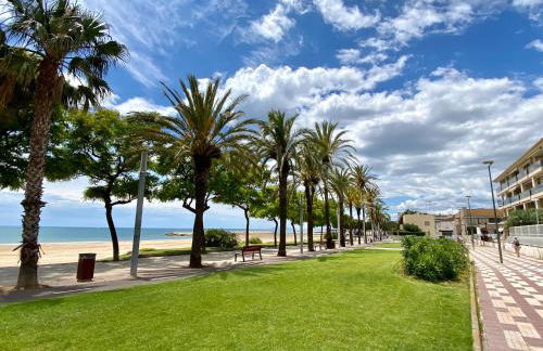 House in front of the beach with sea view - Foto 32