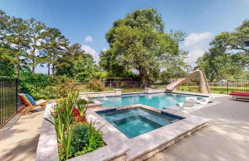 Pool, Hot Tub and Pool Table! Grand Home in Tomball - Foto 35