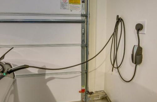 2 Mi to Zootah Providence Townhome with Fireplaces - Photo 26