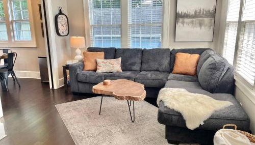 Walk Downtown & River Stylish Cozy Stay w Huge Porch - Foto 2