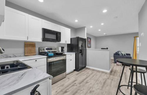 Easygoing 1BR Retreat near Dining and Fun Spots - Foto 2