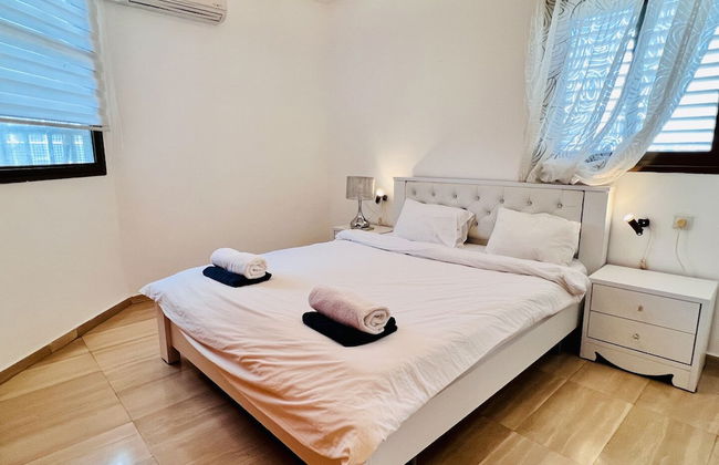 Elegant Apt with Balcony & Sea View by FeelHome - Photo 4