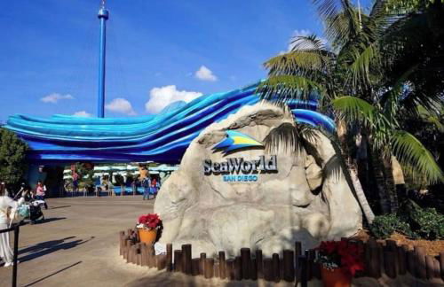 Private and Stylish 3Bdrm 3Ba Townhome, Gated Patio, King Bed, Spacious, Free Parking, Available now - Foto 32