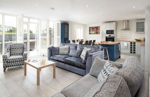 Sunset View, Hot Tub Haven for max 8 people - Photo 2