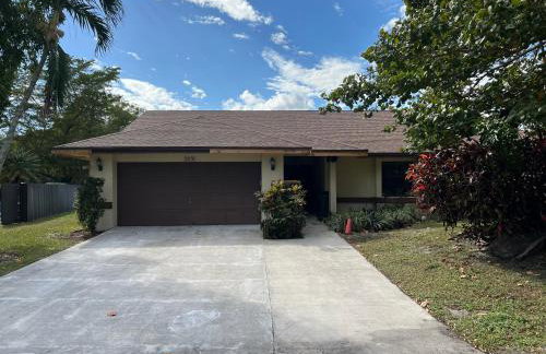 Entire Single Family home 3 bed 2 bath in water front big cozy back yard view - Foto 2