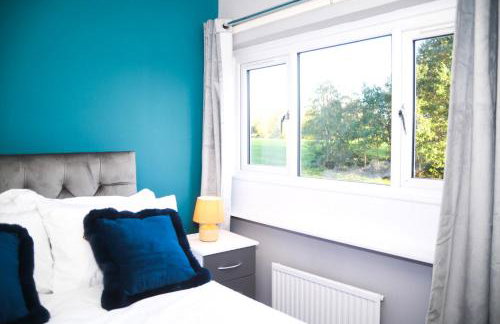 2ndHomeStays- Willenhall-A Serene 3 Bed House with a Garden View-Suitable for Contractors and Families-Sleeps 9 - 7 mins to J10 M6 and 21 mins to Birmingham - Foto 33