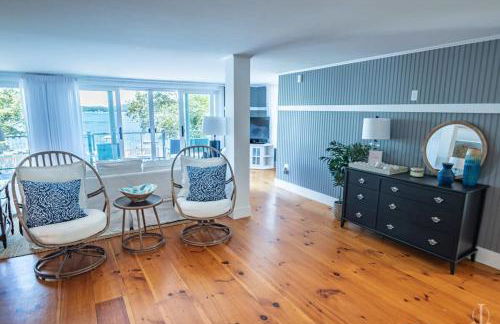 Beautiful Home 30 Feet from the Sand at Spofford Lake! - Foto 10