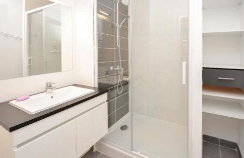 Gorgeous Apartment In Aigues-Mortes - Foto 7