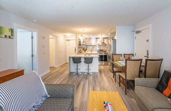 Luxurious Honeymoon & Anniversary Suite - Photo 8