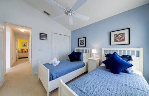 630- 3 Bedroom South facing Home with Pool Drenched in Florida Sunshine Perfect for Families - Foto 12