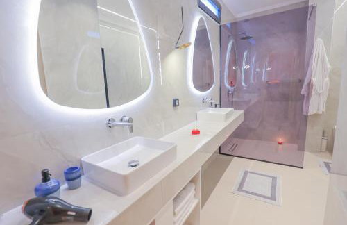 City Compass Luxury Villa - Photo 40