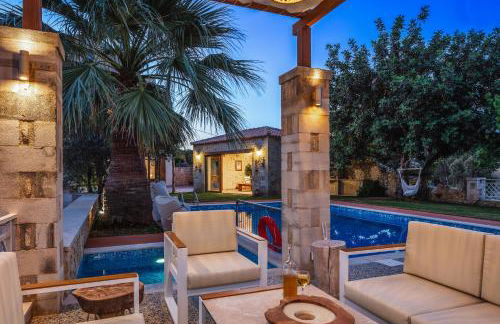 Saridakis Villa, Multi-Generational Escape & Pool, By ThinkVilla - Foto 52