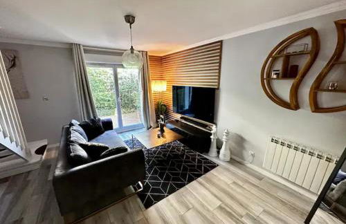 Pavillon de Standing - Parking Privé - Proche CERN/ONU/Genève - Foto 1