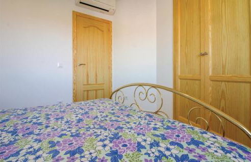 Three-Bedroom Apartment In Trullent - Photo 18