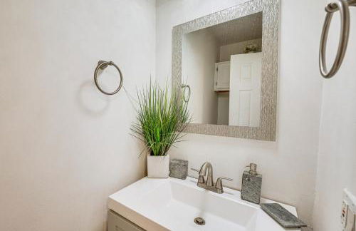 Los Angeles Townhome Off-Street Parking and Balcony - Foto 14