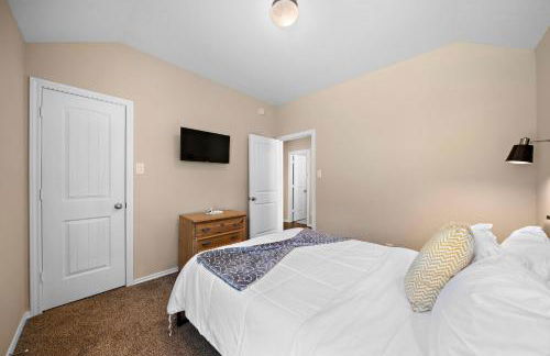 Cozy Getaway Nr Airport WiFi BBQ Yard Pet - Foto 21