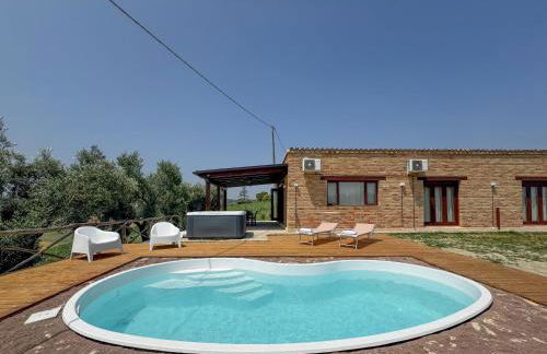 Private Pool & Jacuzzi with View by Host Hero - Foto 46