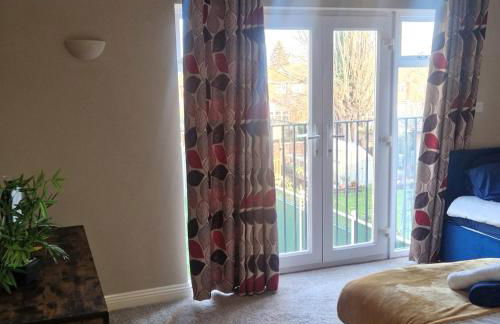 4 Bedroom Group Stay, 3 Bathrooms, Easy Parking - Photo 19