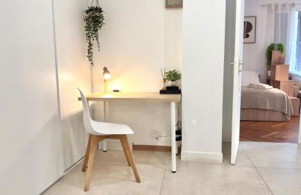 Central Studio - Bright & Modern - Private Terrace - AirCon - Near Train & Beach - Foto 3