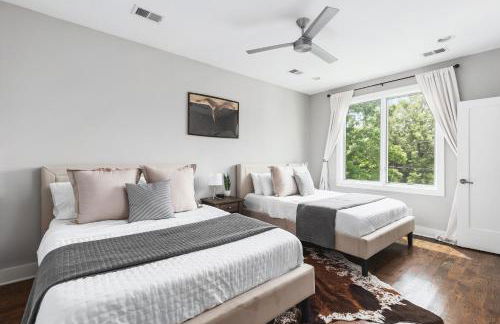 Modern Luxury with Rooftop Deck, 3 mi to Downtown - Foto 16