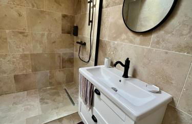 Le Donjon de Lily - Cœur de La Cité Médiévale - Foto 20