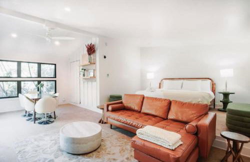 Gorgeous Eccentric Family Home with Cowboy Pool - Foto 6