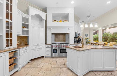 Near the Beach • Pool & Jacuzzi • Waterfront Villa - Foto 21