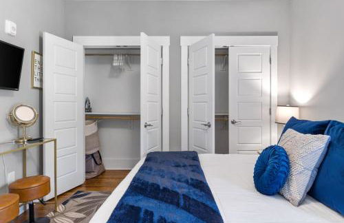 Only 4 Miles to Broadway with Free Parking and TVs in Bedrooms - Foto 35