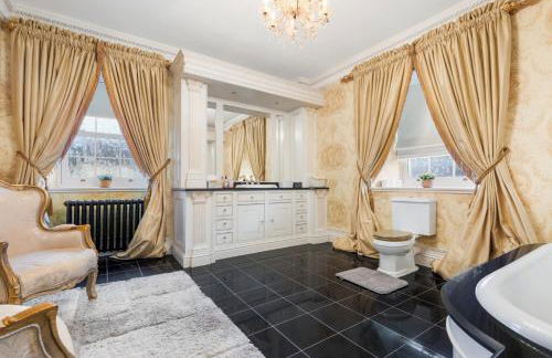 6BR House with Butler, Sauna & Hot Tub in Glasgow - Photo 27