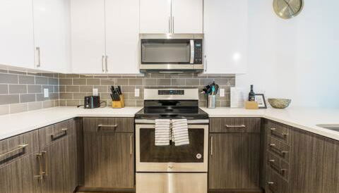 High-Rise Apartment with Panoramic Skyline Views - Foto 4