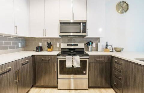 High-Rise Apartment with Panoramic Skyline Views - Foto 4