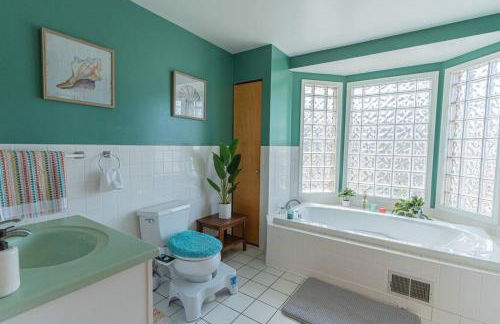 4 Bedroom 2 and a half bath that Sleeps 8 Near it all Ford Telegraph - Foto 26