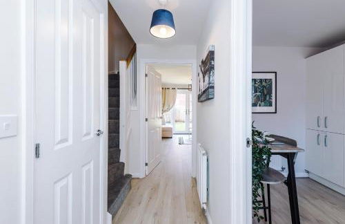 Liverpool-Halewood-Speke - NR Airport & JLR - Sleeps 8 - 5 Beds 1 sofabed 2 Bath Driveway Parking - Docks - Short 2 Long Stays - by Samina, ARZ Stays - Foto 28