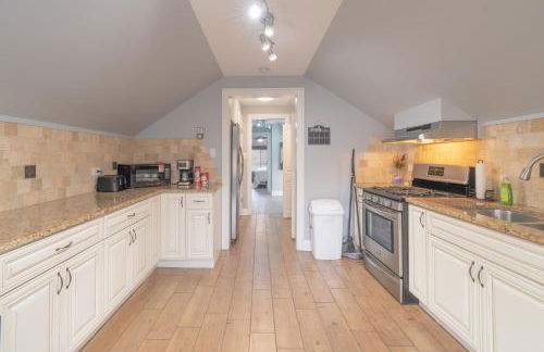 Relaxing Retreat in the Heart of Lombard With Laundry - Foto 8