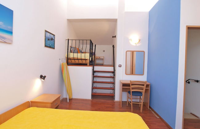 Apartment 1077 - Photo 7