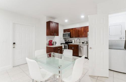 Modern Boca Condo Near FAU - 2 KING BR, Pool - Foto 7