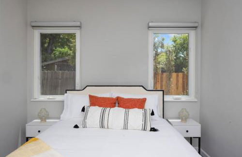 Pasadena Charming Vacation Home with Hot Jacuzzi - Photo 76