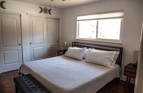 Pool! Quite, Private, remodeled home on the hill - Foto 33